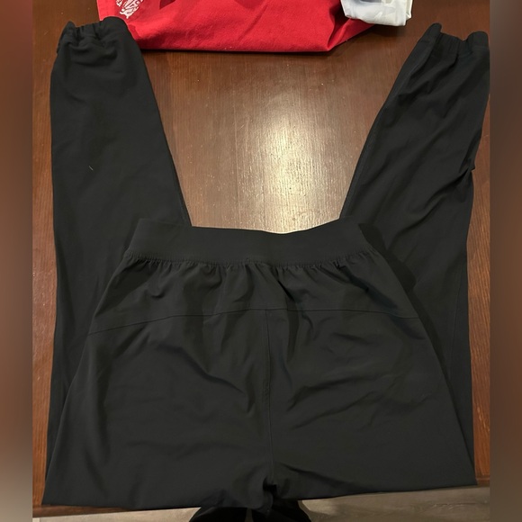 Lululemon joggers - Picture 2 of 3